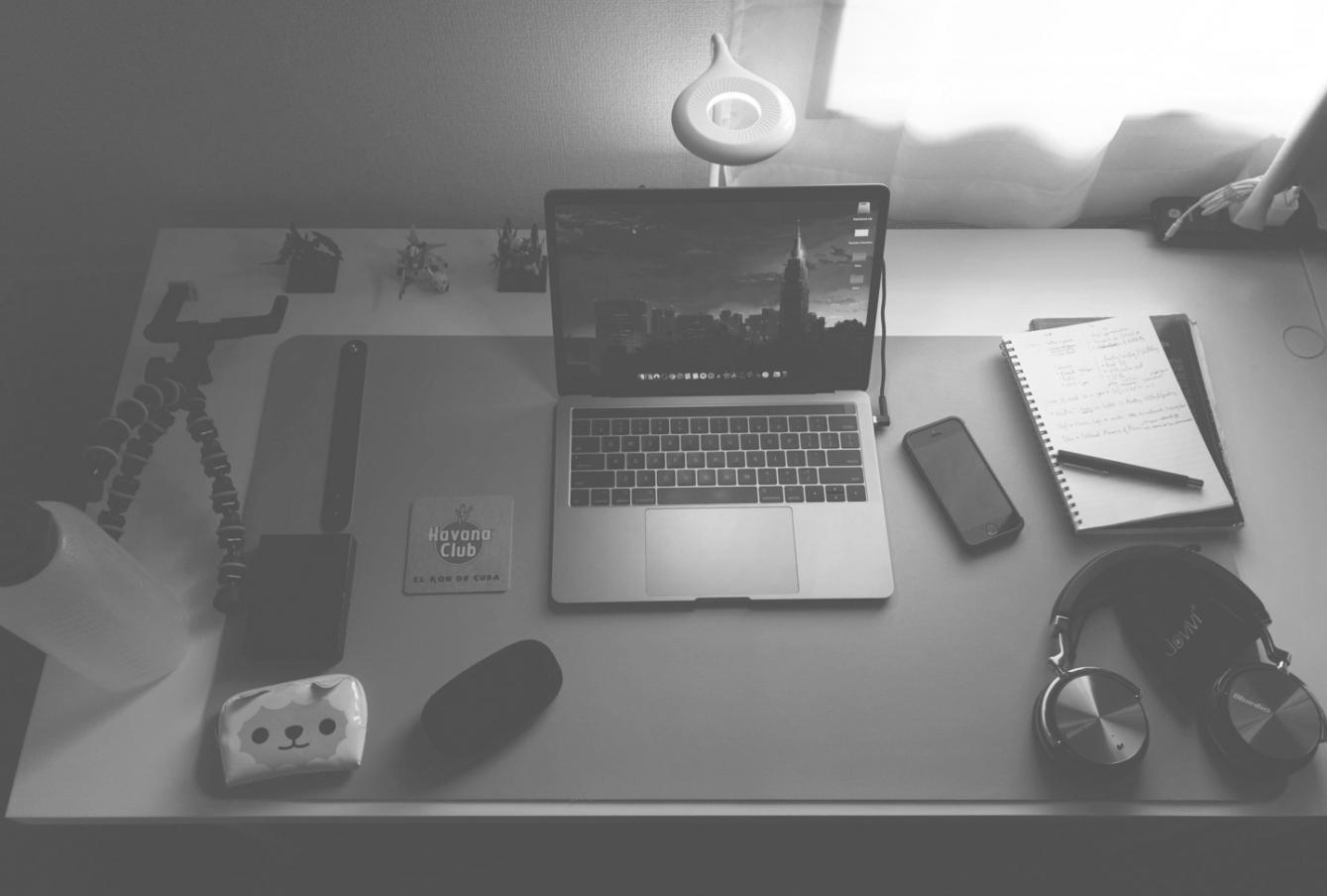 Studenti al lavoro su progetti di game design mobile